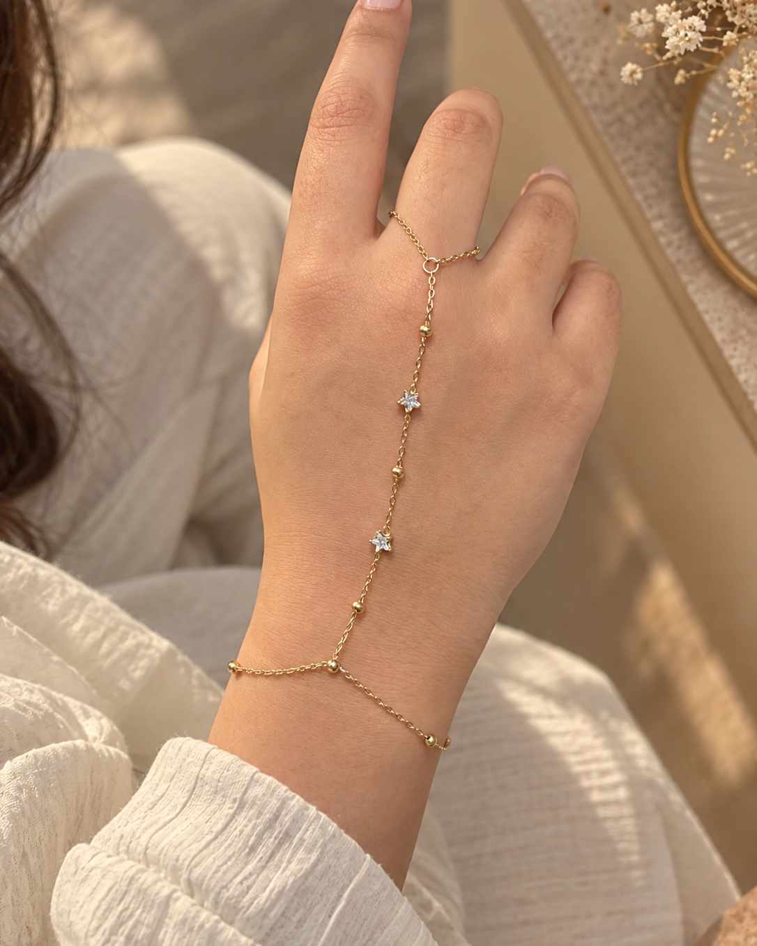 Elara Handchain